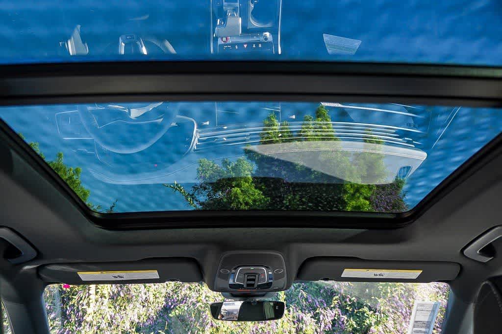 Thumbnail: 2026 Audi RS Q8 - 18