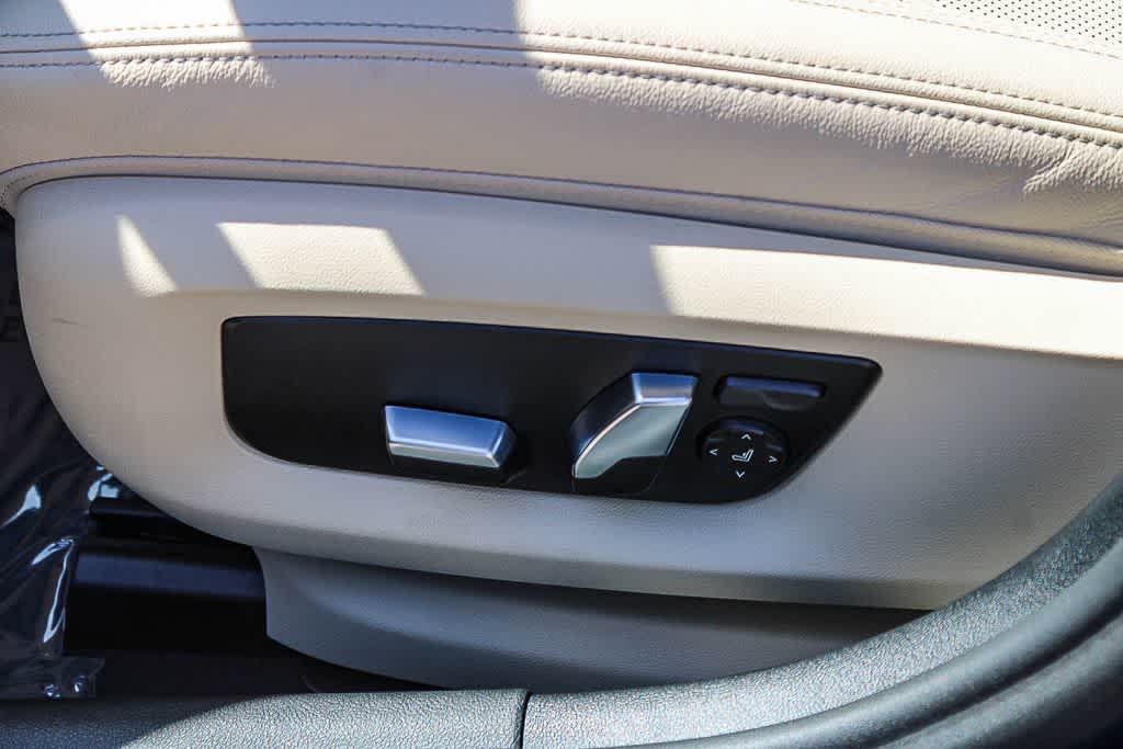 Thumbnail: 2023 BMW 5 Series - 21