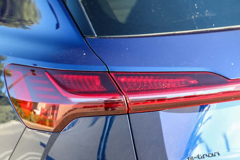 Thumbnail: 2022 Audi e-tron - 8