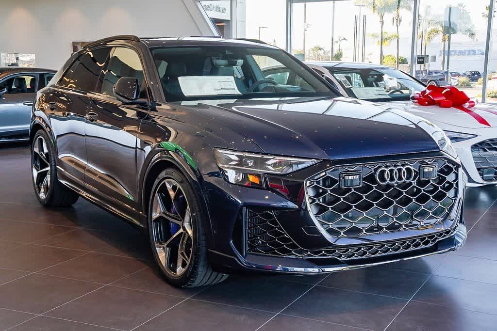 Thumbnail: 2026 Audi RS Q8 - 3