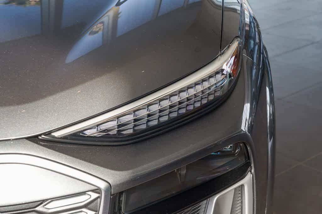 Thumbnail: 2025 Audi SQ6 e-tron - 8