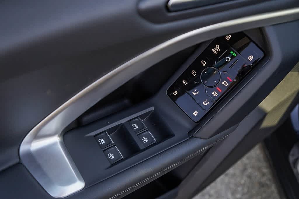 Thumbnail: 2025 Audi Q5 - 23