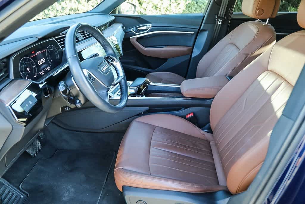 Thumbnail: 2022 Audi e-tron - 16