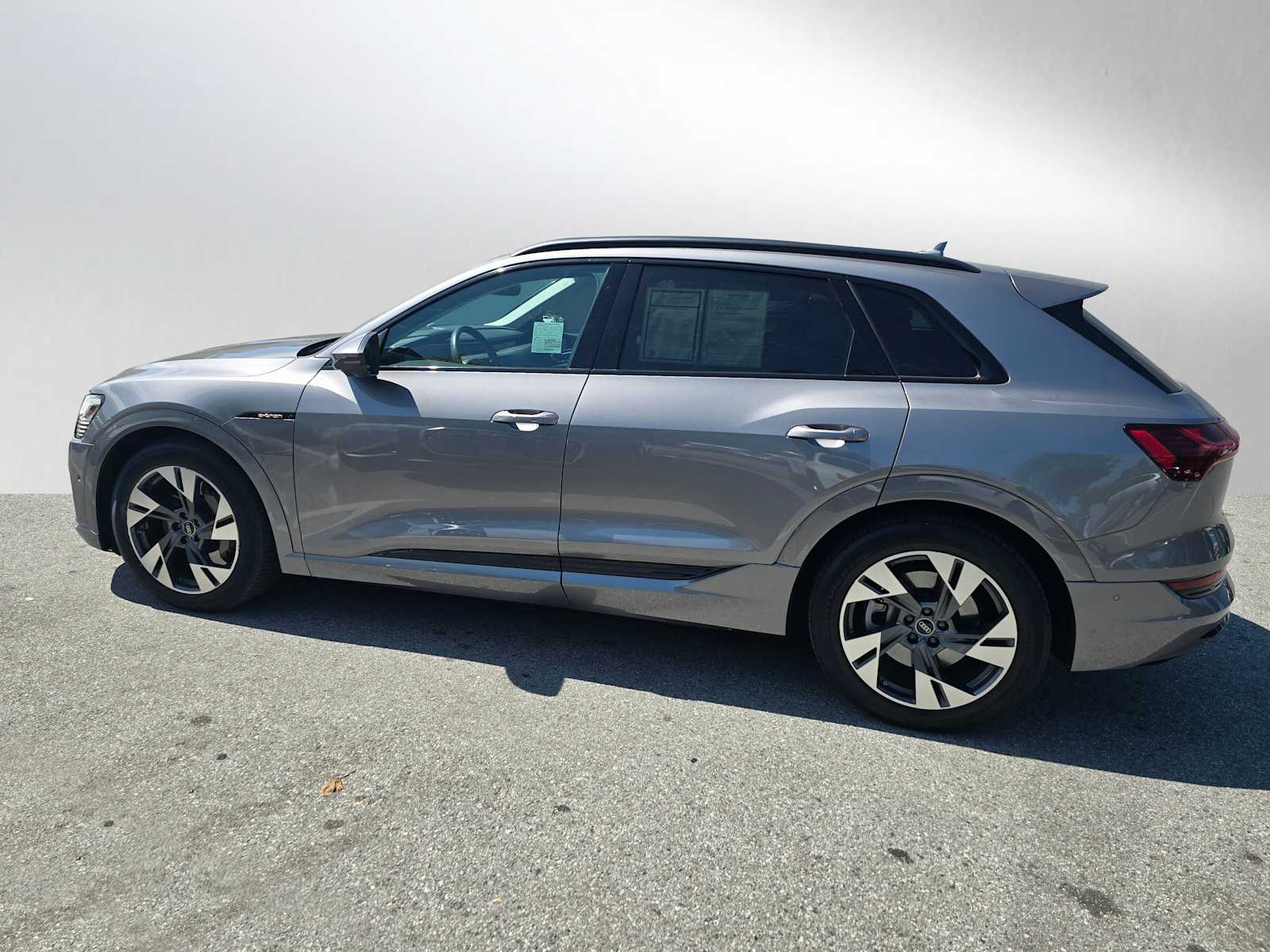 2022 Audi e-tron Premium photo 4