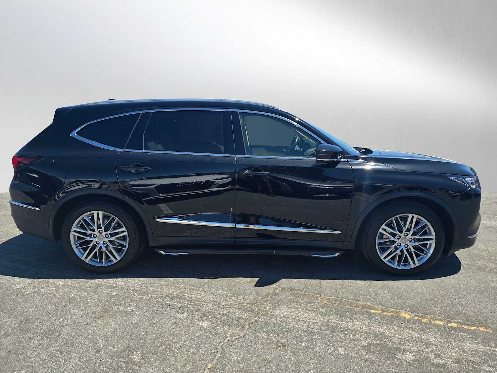 2023 Acura MDX Advance SH-AWD photo 2