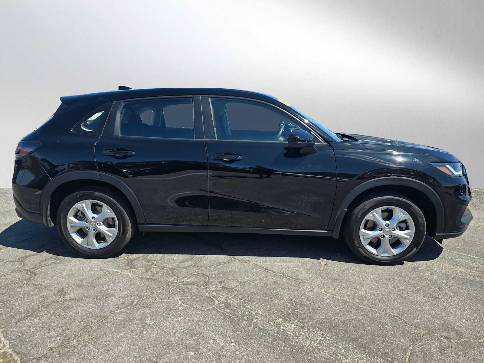 2023 Honda HR-V LX 2WD photo 2