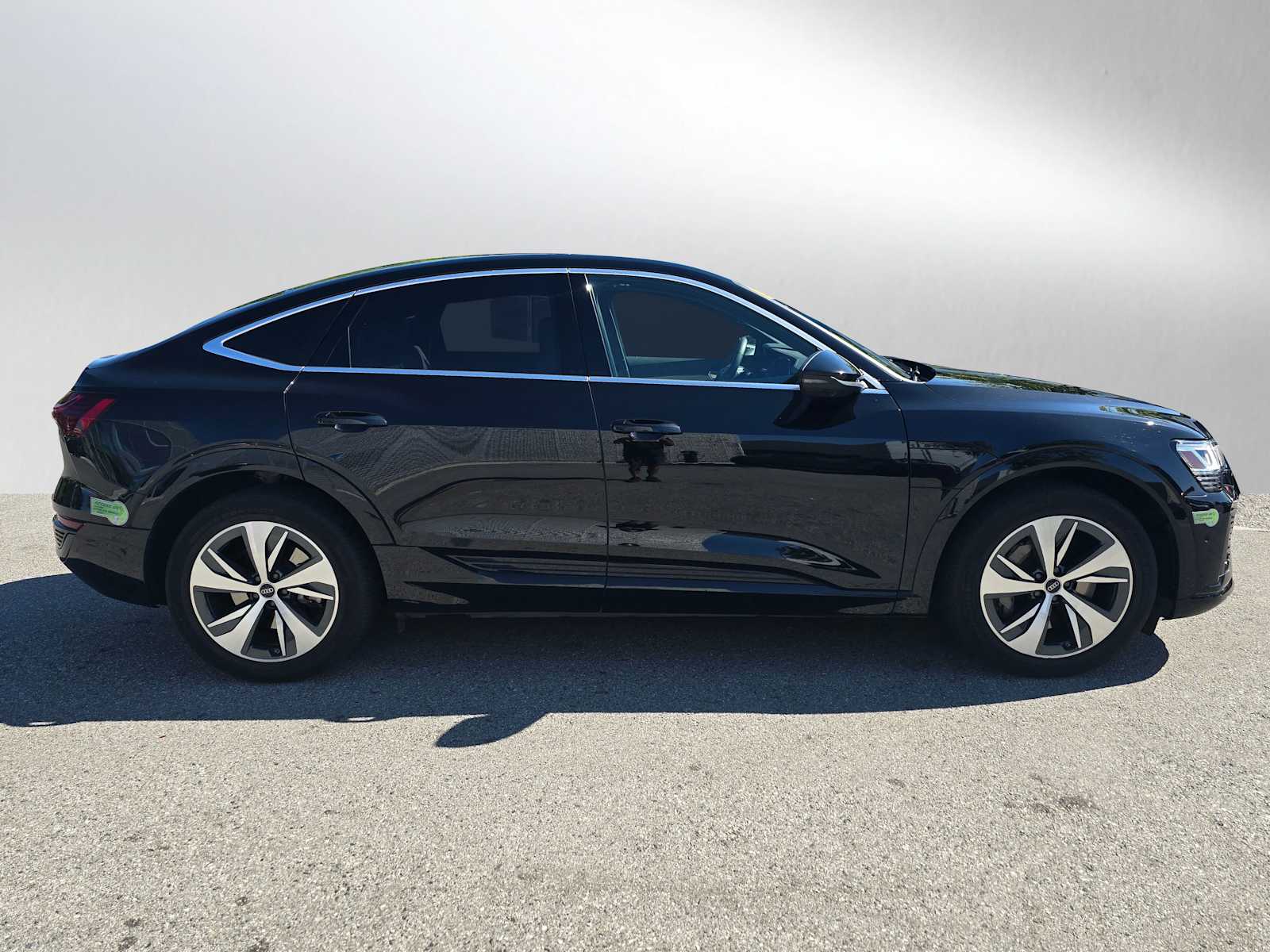 2024 Audi Q8 E-tron line Premium Plus photo 2
