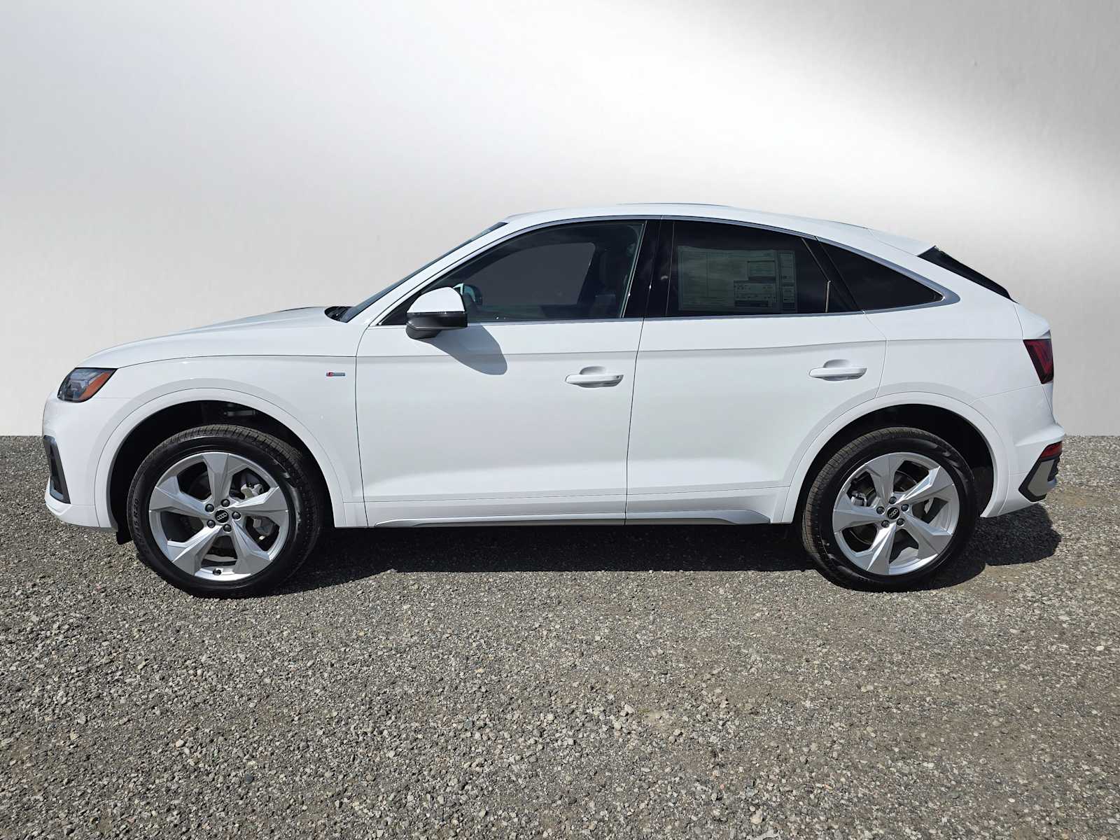 2025 Audi Q5 Sportback 45 S line Premium Plus photo 2
