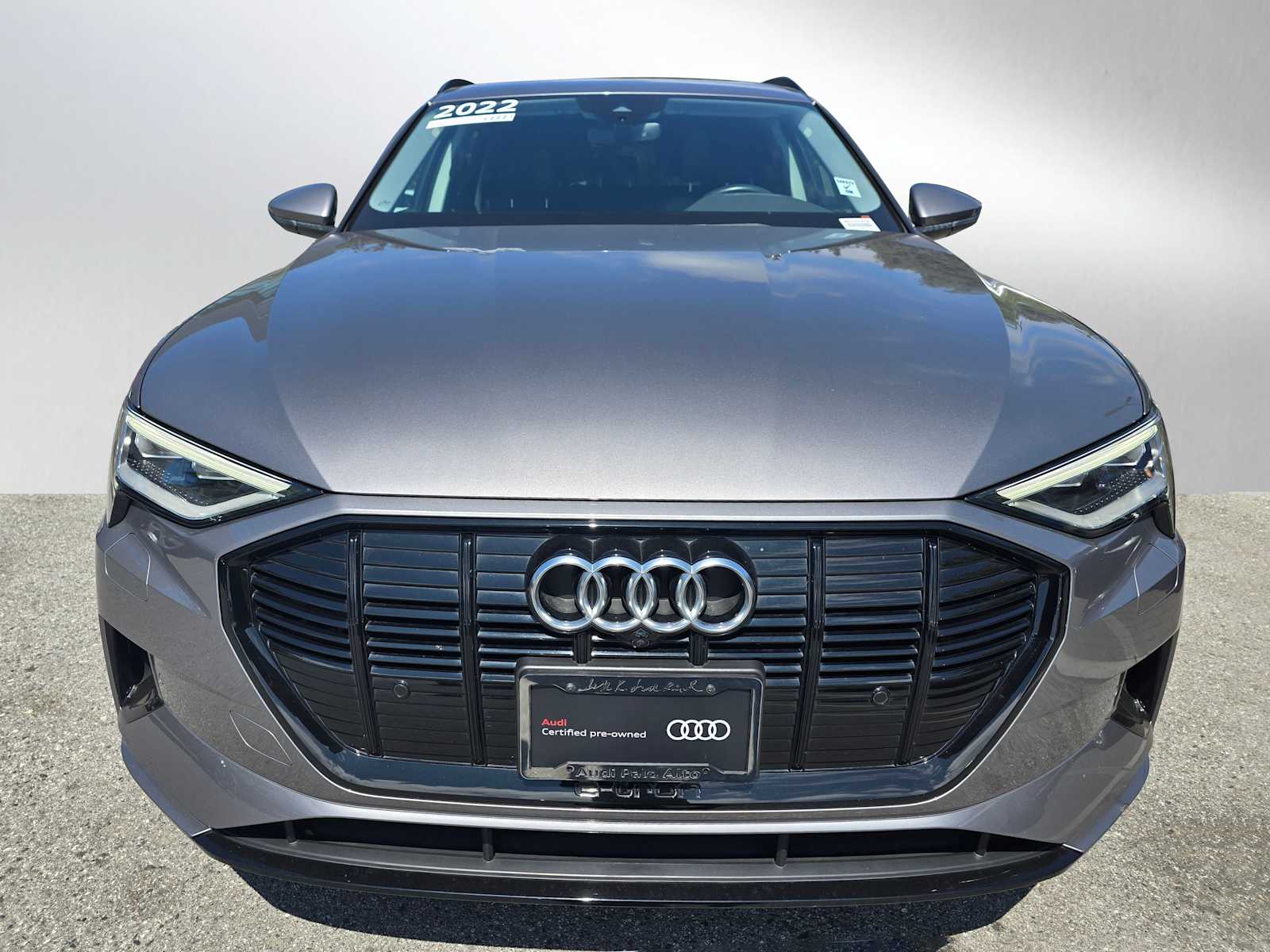 2022 Audi e-tron Premium photo 2