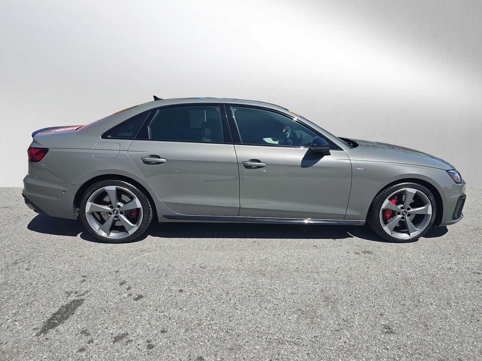 2023 Audi A4 S line Prestige 45 TFSI Quattro photo 2