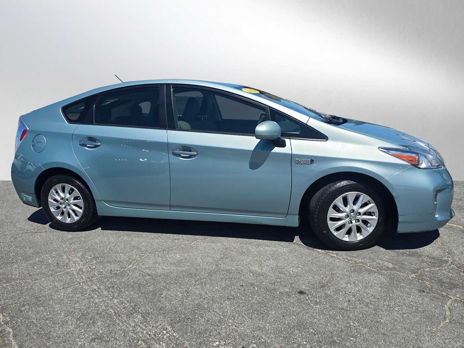 2012 Toyota Prius Plug-in photo 2