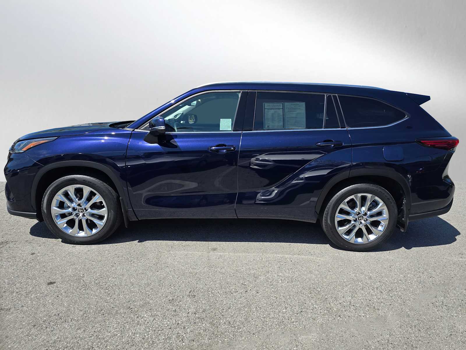 Used 2022 Toyota Highlander Limited with VIN 5TDDZRBH1NS576263 for sale in Palo Alto, CA
