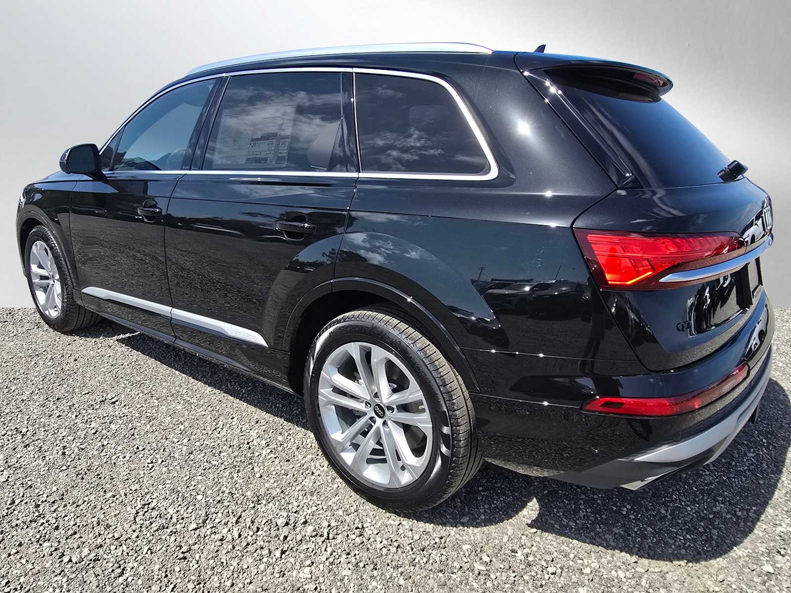2025 Audi Q7 55 Prestige photo 3