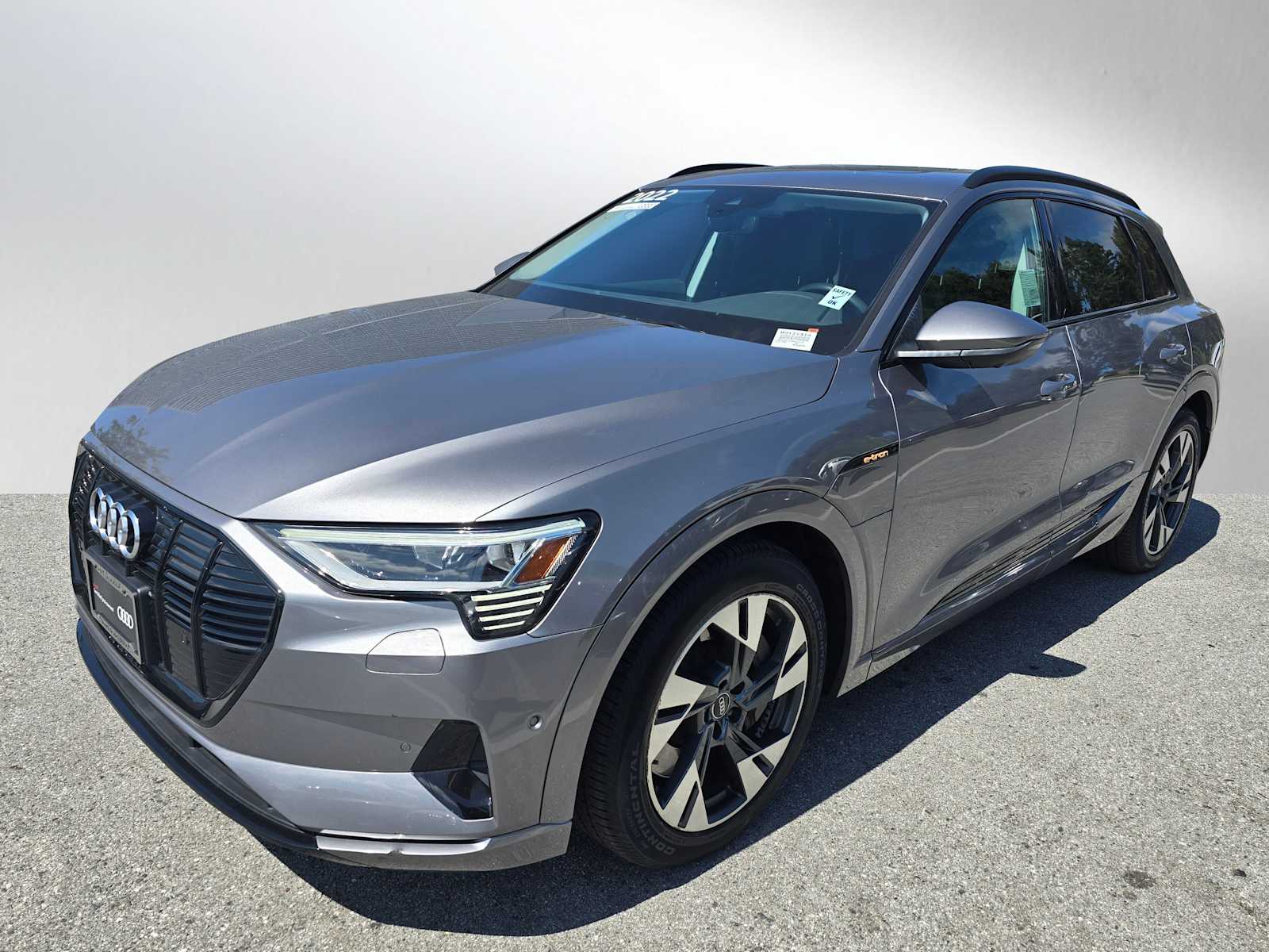 2022 Audi e-tron Premium photo 3