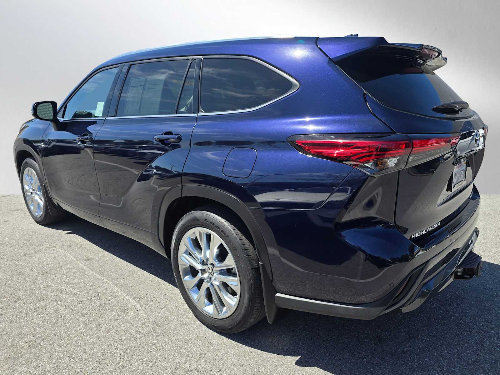 2022 Toyota Highlander Limited photo 3