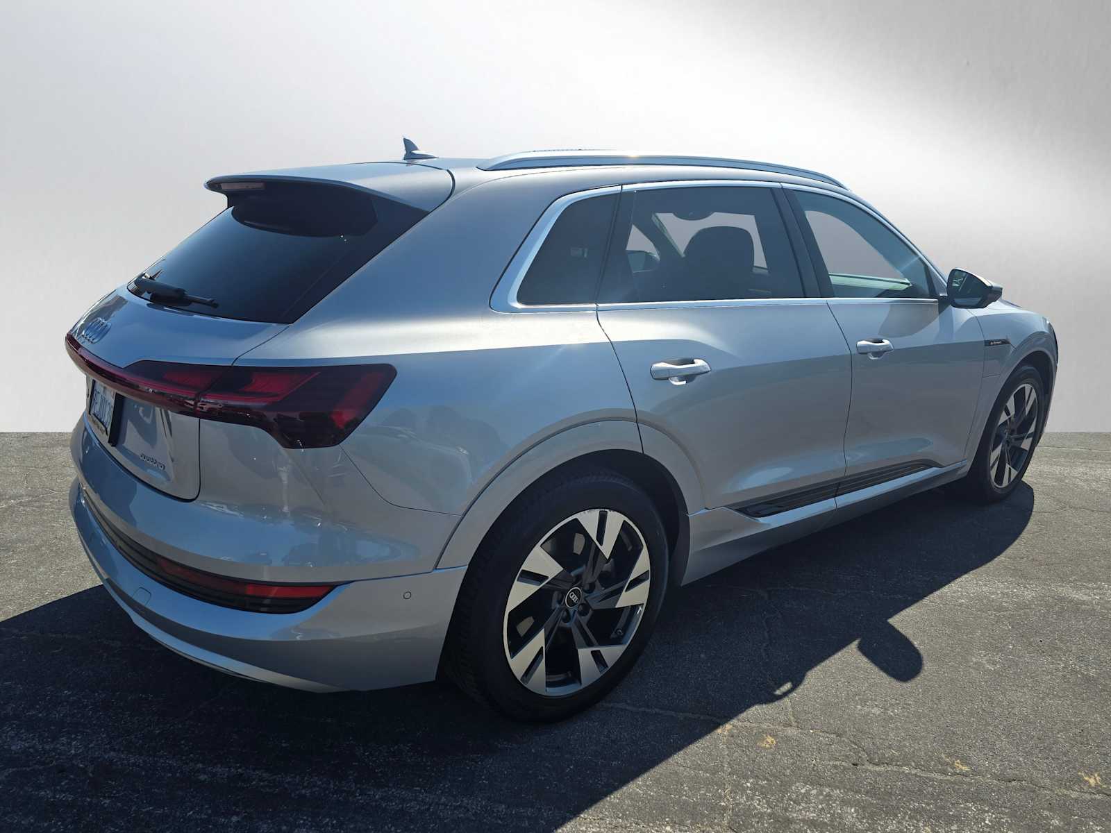 2022 Audi e-tron Premium Plus photo 3