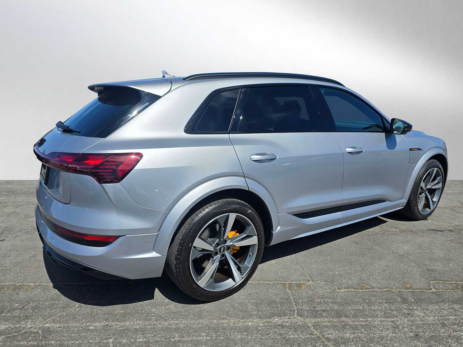2022 Audi e-tron Premium Plus photo 3