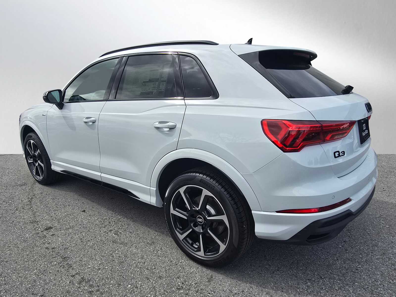 2025 Audi Q3 S line Premium Plus photo 3