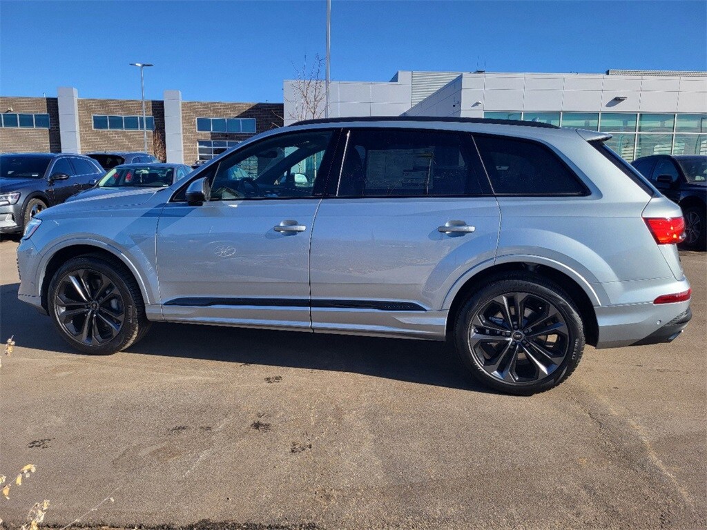 2025 Audi Q7 55 Premium Plus photo 2