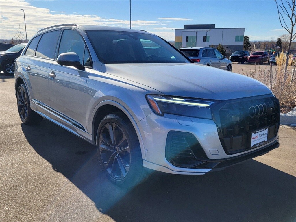 2025 Audi Q7 55 Premium Plus photo 4