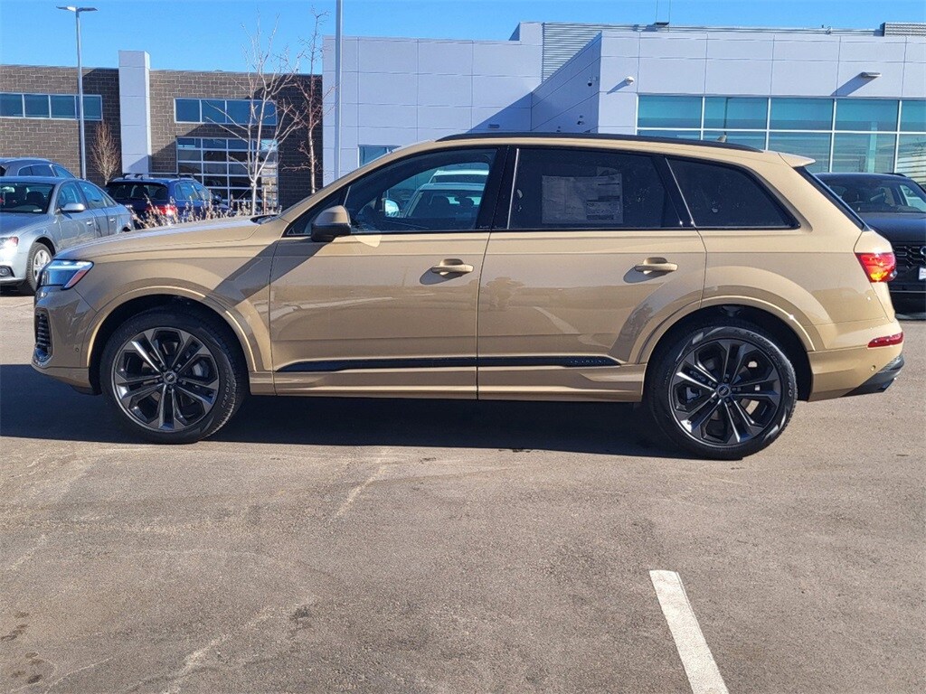 2025 Audi Q7 55 Premium Plus photo 2