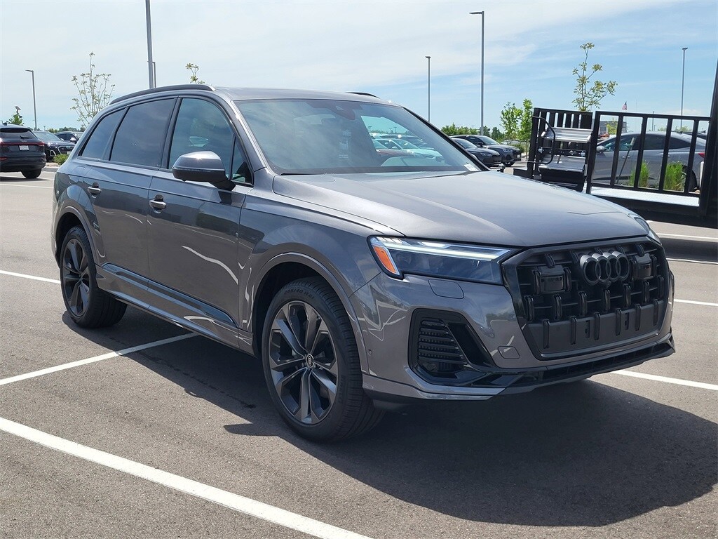 2025 Audi Q7 55 Premium Plus photo 4