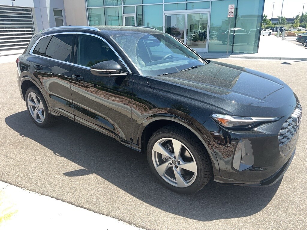 2025 Audi Q5 2.0T Premium Plus photo 2