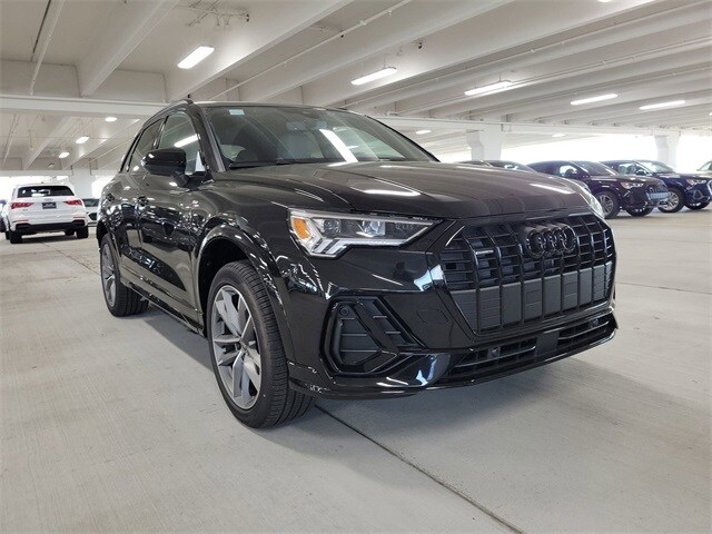 2025 Audi Q3 45 TFSI S line Premium photo 2
