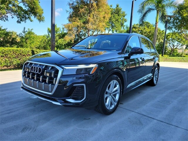 2025 Audi Q7 55 Premium Plus photo 4