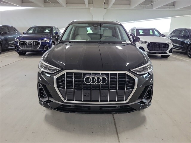 2025 Audi Q3 45 TFSI S line Premium Plus photo 3