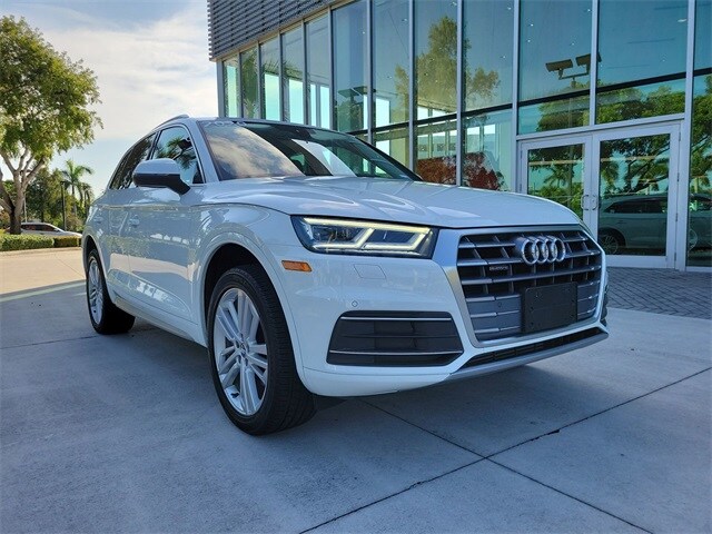 2020 Audi Q5 45 Premium Plus photo 2
