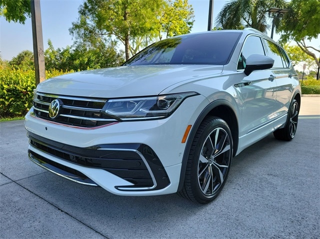 Used 2024 Volkswagen Tiguan SEL R-LINE with VIN 3VV4B7AX9RM044638 for sale in Pembroke Pines, FL