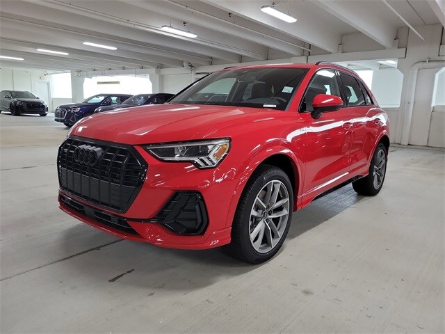 2025 Audi Q3 45 TFSI S line Premium photo 4