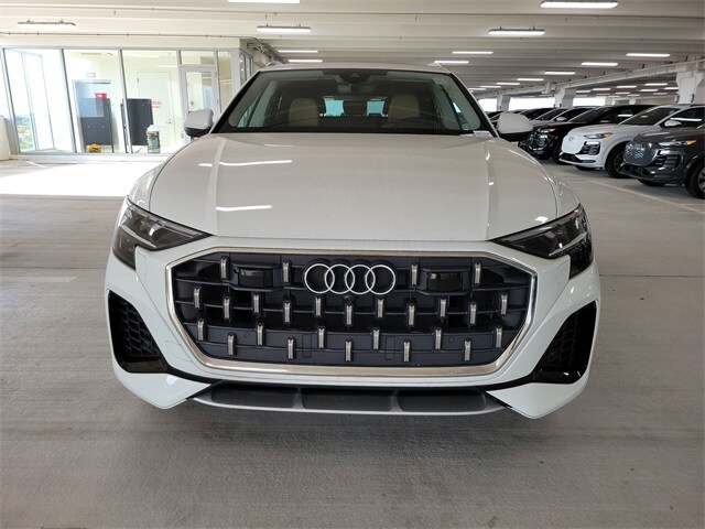 2025 Audi Q8 55 Premium Plus photo 3