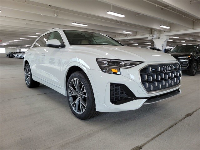 2025 Audi Q8 55 Premium Plus photo 2