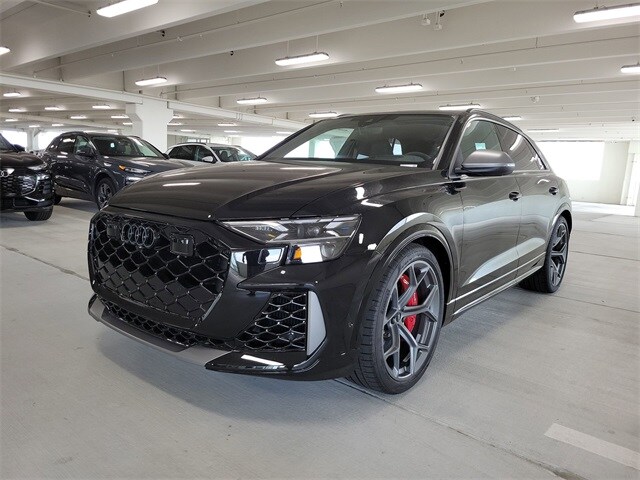 2025 Audi RS Q8 photo 4