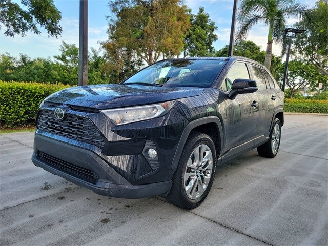 2019 Toyota RAV4 XLE Premium photo 4