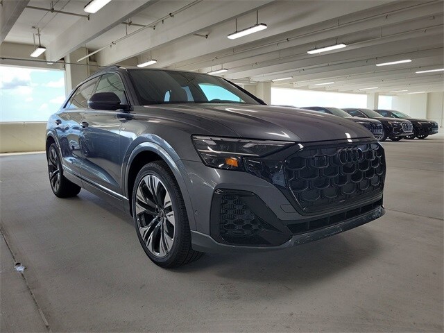 2025 Audi Q8 55 Premium Plus photo 2