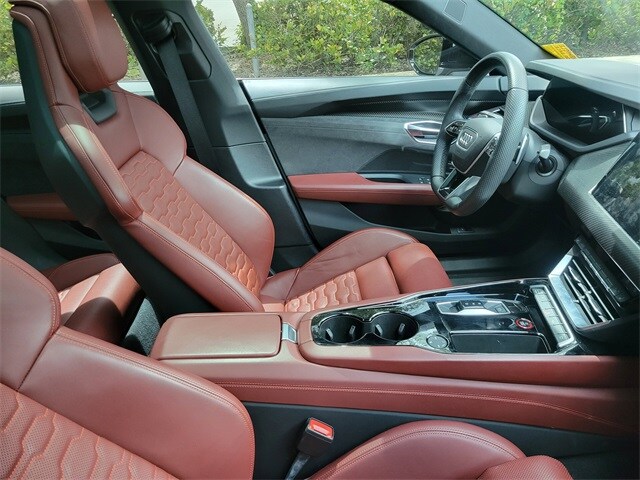 2023 Audi e-tron GT Premium Plus photo 3