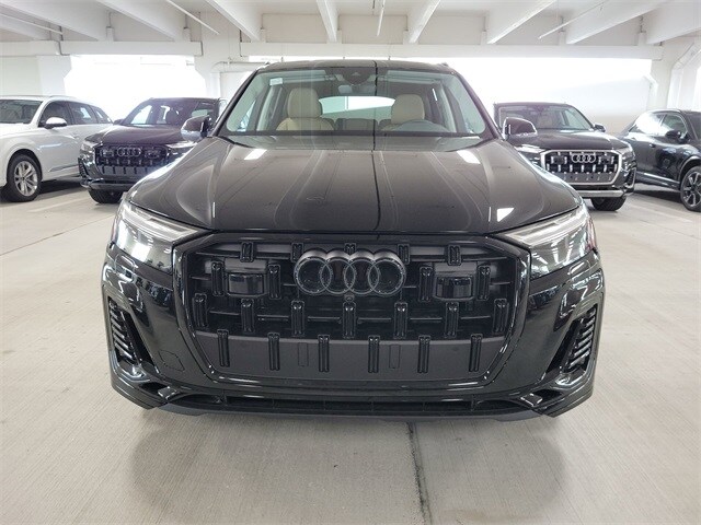 2025 Audi Q7 55 Premium Plus photo 3