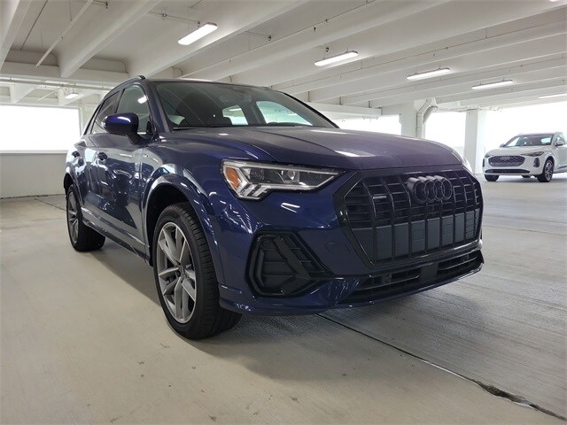 2025 Audi Q3 45 TFSI S line Premium photo 2
