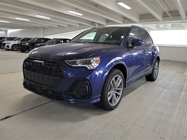 2025 Audi Q3 45 TFSI S line Premium photo 4