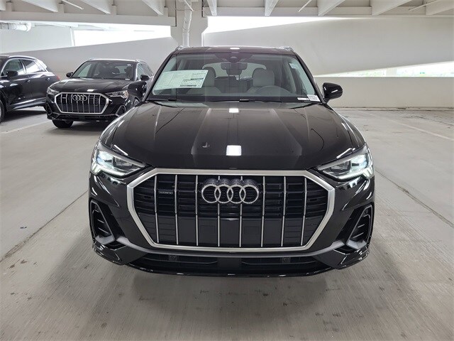 2025 Audi Q3 45 TFSI S line Premium Plus photo 3
