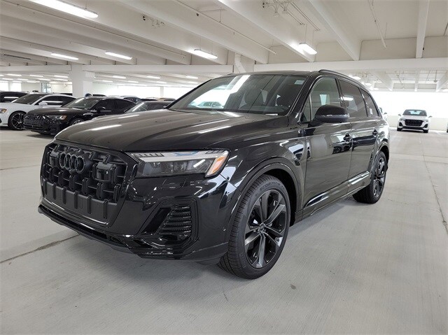 2025 Audi Q7 55 Prestige photo 4