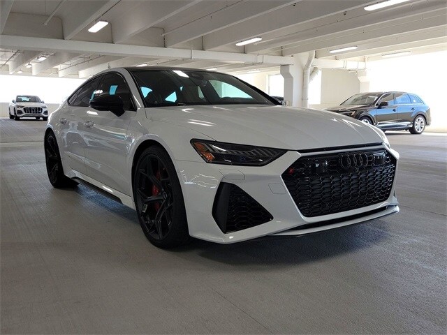 2025 Audi RS 7 Performance photo 2