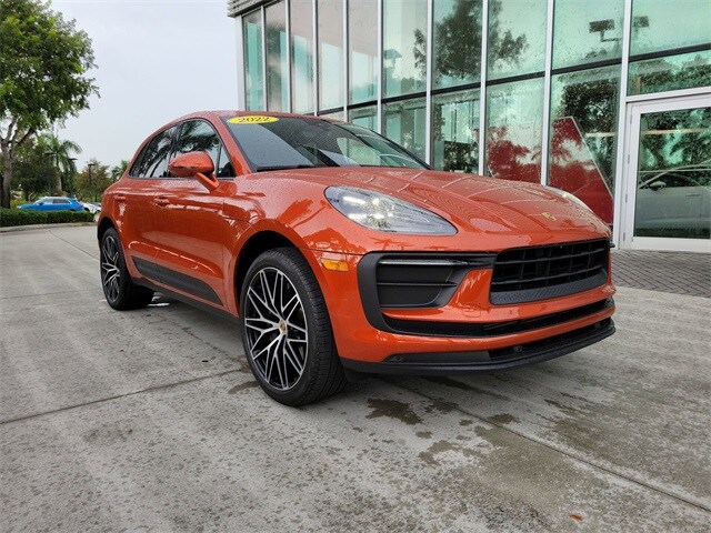 2022 Porsche Macan Base photo 2