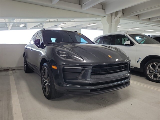 2022 Porsche Macan Base photo 2