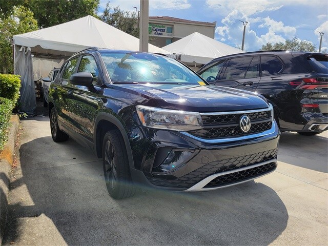 2023 Volkswagen Taos S photo 2