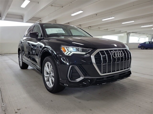 2025 Audi Q3 45 TFSI S line Premium Plus photo 2