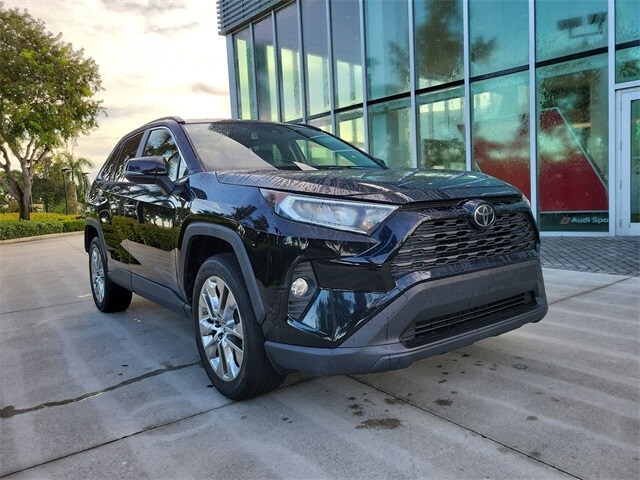 2019 Toyota RAV4 XLE Premium photo 2